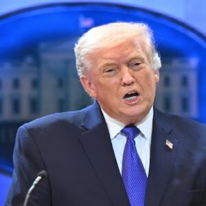 সুপ্রিম কোর্টকে তোয়াক্কা নেই ট্রাম্পের! রায় বেরোতেই রাতারাতি বাড়ল শুল্ক, এবার কত টাকা গুনতে হবে আমদানিকারকদের?