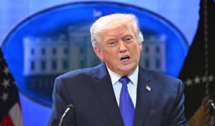 সুপ্রিম কোর্টকে তোয়াক্কা নেই ট্রাম্পের! রায় বেরোতেই রাতারাতি বাড়ল শুল্ক, এবার কত টাকা গুনতে হবে আমদানিকারকদের?