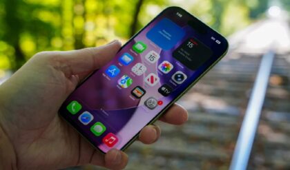 ১৬-র কম হলেই স্মার্টফোন হাতছাড়া! স্কুলপড়ুয়াদের জন্য বড় পদক্ষেপ নিচ্ছে রাজ্য সরকার