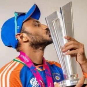 জাডেজার ছায়া থেকে বেরিয়ে টিম ইন্ডিয়ার ত্রাতা! কেন প্রচারের আড়ালে থেকেও অপরিহার্য অক্ষর প্যাটেল?