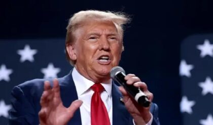 ট্রাম্পের ট্যারিফ বোমা! একধাক্কায় বিশ্বব্যাপী ১৫% শুল্ক বৃদ্ধি, হুলুস্থুল বিশ্ববাজারে