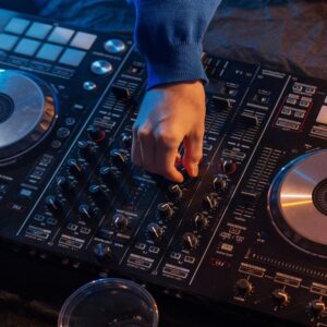 গানের লড়াইয়ে ঝরল রক্ত! নিজের পছন্দের গান চালানো নিয়ে বচসা, যুবককে পিটিয়ে খুনের অভিযোগ