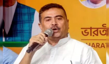 শুভেন্দুকে লক্ষ্য করে উঁচিয়ে ধরা হলো জুতো! খোদ CEO দপ্তরের সামনে নজিরবিহীন বিক্ষোভ, তোলপাড় রাজ্য