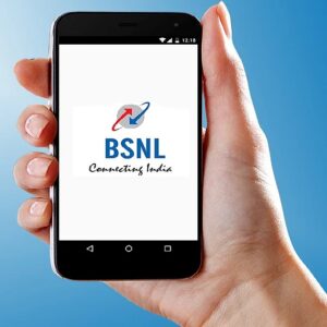 ডিরেক্টরকে তেল মাখানো থেকে স্নান করানো! ইঞ্জিনিয়ারদের দিয়ে ‘সেবা’র ভিডিও ভাইরাল হতেই কড়া কেন্দ্র