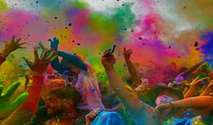 রঙের উৎসবে টাকার বৃষ্টি! হোলিতে বিদেশি পর্যটকদের ঢল, ভারতে ৮০ হাজার কোটির ব্যবসার রেকর্ড?