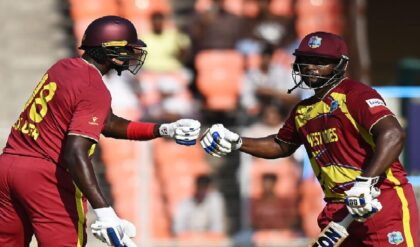 আমেদাবাদে ক্যারিবিয়ান তাণ্ডব! ৮৩ রানে ৭ উইকেট হারিয়েও বিশ্বরেকর্ড হোল্ডার-শেফার্ডের