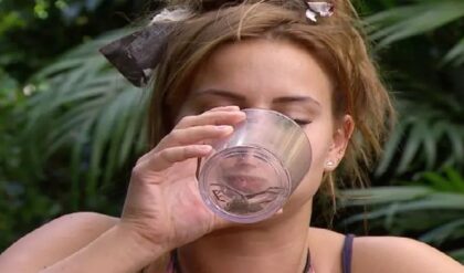 নিজের প্রস্রাবই ‘সঞ্জীবনী সুধা’! অদ্ভুত অভ্যাসে বিশ্বকে চমকে দিলেন অস্ট্রেলিয়ার মহিলা