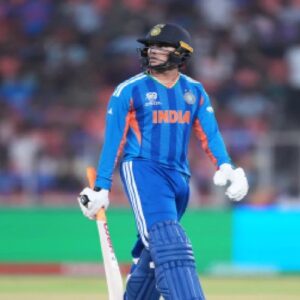 IND vs ZIM, T20 World Cup: অভিষেককে আপাতত বিশ্রামে পাঠানো উচিত, বলে দিলেন আর এক বিস্ফোরক ওপেনার! ২৫ বছর বয়সী এই ক্রিকেটার বিশ্বকাপের গ্রুপ পর্বে চূড়ান্ত ব্যর্থ। একটিও ম্যাচে রান করতে পারেননি। অথচ ঠিক এক মাস আগে ২৫ জানুয়ারি, নিউজিল্যান্ডের বোলারদের বিধ্বস্ত করে ভারত ১৫৪ রান তাড়া করে ১০ ওভারেই জিতে যায়। ২০ বলে অপরাজিত ৬৮ রান করেছিলেন অভিষেক। এর পরের ৬ ইনিংসে অভিষেকের নামের পাশে ৪টি শূন্য।