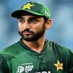 ‘ছেলের ওপর রাগ ঝাড়বেন না!’ পাক ফ্যানদের কদর্য আক্রমণে ফেটে পড়লেন অধিনায়ক-পত্নী