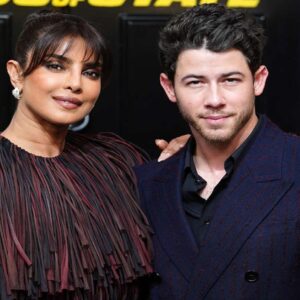 প্রিয়াঙ্কার সাহসে মুগ্ধ নিক! জনসমক্ষে ভালোবাসার ইস্তেহার দিয়ে কী বার্তা দিলেন জোনাস?