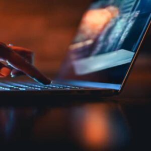 ডিজিটাল বার্নআউট: আধুনিক প্রজন্মের নতুন ‘মড়ক’! আপনিও কি অজান্তে তলিয়ে যাচ্ছেন অবসাদে?