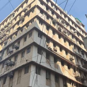 ভূমিকম্পের জেরে বিপত্তি? মধ্য কলকাতায় হেলে পড়ল বহুতল, আতঙ্কিত বাসিন্দারা