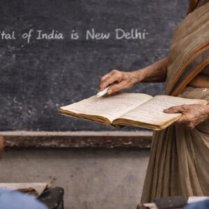 ৯০ বছর বয়সেও ক্লাসরুমে ম্যাজিক! একটানা ৬৭ বছর শিক্ষকতা করে বিশ্বরেকর্ড গড়লেন এই ইংরাজির দিদিমণি