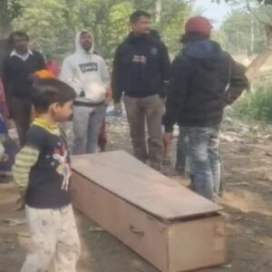 মুম্বই থেকে ফেরার পথে সব শেষ! রেললাইনের ধারে মিলল বাংলার শ্রমিকের ক্ষতবিক্ষত দেহ, ঘনীভূত রহস্য