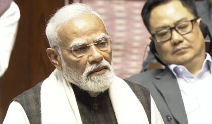 সংসদে মোদীর হুঙ্কার! ‘অনুপ্রবেশকারীরা যুবকদের চাকরি খাচ্ছে’, মমতার সরকারকে তীব্র আক্রমণ প্রধানমন্ত্রীর!