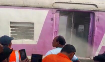 শিয়ালদা দক্ষিণ শাখায় চলন্ত ট্রেনে আগুন! মগরাহাট স্টেশনে হুলুস্থুল, অল্পের জন্য রক্ষা পেলেন যাত্রীরা