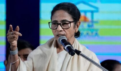 মমতার ‘মাস্টারস্ট্রোক’ বাজেট! লক্ষ্মীর ভাণ্ডার থেকে বেকার ভাতা— এক ক্লিকে জানুন কার কত টাকা বাড়ল