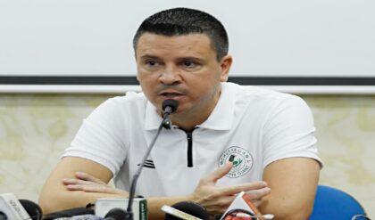 “মোহনবাগানই দেশের সেরা!” যুবভারতীতে পা রেখেই হুঙ্কার লোবেরার, ডার্বি ও খেতাব নিয়ে দিলেন বড় বার্তা