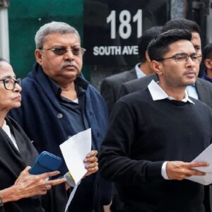 দালাল’ বলে আক্রমণ! নির্বাচন কমিশনারের ওপর চরম মেজাজ হারিয়ে বৈঠক ছাড়লেন মমতা