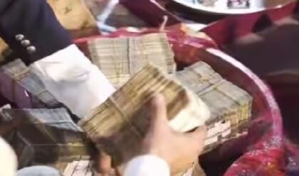 নগদ ৭১ লক্ষ আর ২১ ভরি সোনা! বিয়ের পিঁড়িতেই ইউটিউবারের ‘লটারি’, দান না কি পণ? তুঙ্গে বিতর্ক