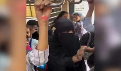 বোরখা পরে লেডিস কামরায় পুরুষ! মুম্বই লোকালে হাতেনাতে পাকড়াও ‘ছদ্মবেশী’ মজনু, ভাইরাল ভিডিও