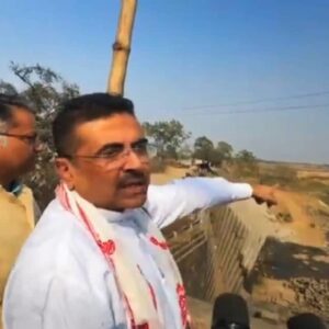 তিলপাড়া সেতুতে শুভেন্দুর আচমকা ‘সারপ্রাইজ ভিজিট’! মাঝপথে কনভয় থামিয়ে ফাঁস করলেন কোটি কোটি টাকার লুট?