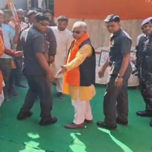 গোসাবায় দিলীপ ঘোষকে নিয়েই হুড়মুড়িয়ে ভাঙল সভামঞ্চ! হুলুস্থুল কাণ্ড বিজেপির কর্মসূচিতে