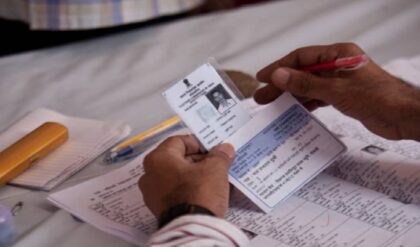 ভোটার তালিকায় নাম কি বাদ যাচ্ছে? SIR-এর জন্য ব্রহ্মাস্ত্র এই ১টি নথি, আজই জোগাড় করুন!