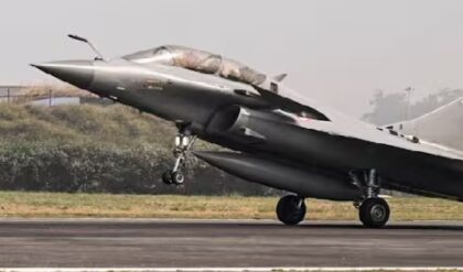 ৩.২৫ লক্ষ কোটি টাকার ‘মেগা ডিল’! ১১৪টি রাফাল কিনছে ভারত, কাঁপছে দুই প্রতিবেশী দেশ?