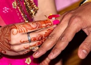 সিনেমার চিত্রনাট্যকেও হার মানাবে মুর্শিদাবাদের এই কাণ্ড! স্বামীর সামনেই প্রেমিকের সঙ্গে সাতপাক