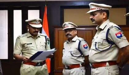 মেয়ের ফোনে মায়ের ‘আপত্তিকর’ ছবি! প্রেমিকের কাছে পাঠানোর অভিযোগে শোরগোল বেঙ্গালুরুতে