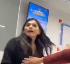 “আমি ঠাকুর!” ব্যাঙ্ক কর্মীর আস্ফালন! গ্রাহকের সাথে চূড়ান্ত দুর্ব্যবহারের ভিডিও ভাইরাল, নেটপাড়ায় শোরগোল