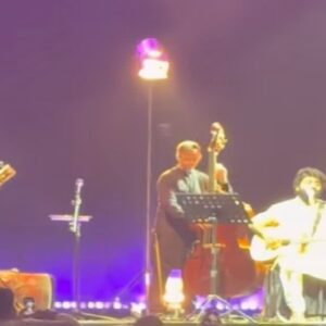 প্লেব্যাক ছাড়লেও মঞ্চ কাঁপালেন অরিজিৎ! অনুষ্কা শঙ্করের কনসার্টে ‘সারপ্রাইজ ভিজিট’, কী ঘটল সেই মায়াবী রাতে?