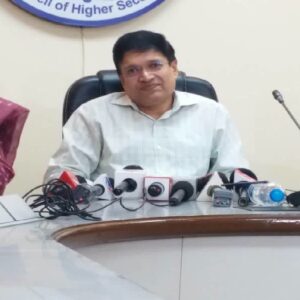 উচ্চমাধ্যমিকে কালার কোডেড প্রশ্নপত্র! সাদা-হলুদ-নীল রঙের ম্যাজিকে কি রুখবে টুকলি? জানুন খুঁটিনাটি