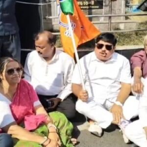 তৃণমূল কাউন্সিলরের ‘লাথিতে’ বৃদ্ধের মৃত্যু? অর্জুন সিংয়ের নেতৃত্বে ব্যারাকপুরে অগ্নিগর্ভ রণক্ষেত্র!