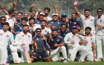 আকিব জাভেদের আগুনের গোলা! ক্রিকেট বিশ্বে তোলপাড় ফেলে রনজির সেমিতে জম্মু-কাশ্মীর!