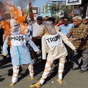 মোদী-ট্রাম্পের কুশপুতুল দাহ! ভারত-মার্কিন বাণিজ্য চুক্তির প্রতিবাদে উত্তাল কলকাতার হাজরা!