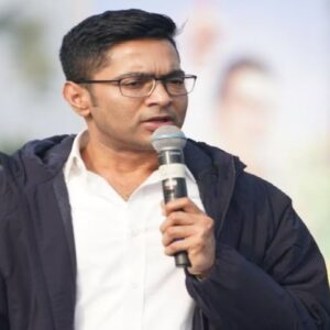 নিহত পরিযায়ী শ্রমিকের বাড়িতে অভিষেক! পরিবারকে চাকরির আশ্বাস, ‘অন্য কথা’ শোনালেন তৃণমূল সাংসদ!