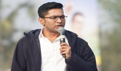 নিহত পরিযায়ী শ্রমিকের বাড়িতে অভিষেক! পরিবারকে চাকরির আশ্বাস, ‘অন্য কথা’ শোনালেন তৃণমূল সাংসদ!