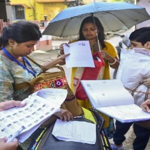 ভোটের আগেই বিপাকে ৫ লক্ষ ৩৩ হাজার মানুষ! আজই ছিল SIR শুনানির শেষ দিন, বাদ পড়তে পারে বিপুল সংখ্যক নাম?