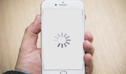 স্মার্টফোন কি বারবার হ্যাং করছে? মাত্র ২ মিনিটের এই টোটকাতেই ফোন ছুটবে রকেটের গতিতে!