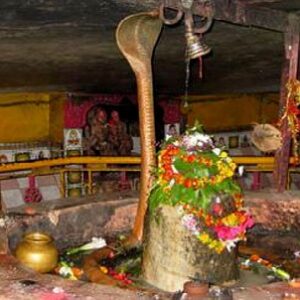 মহাদেবের অলৌকিক লীলা? কোথাও রং বদলায় শিবলিঙ্গ, কোথাও স্বয়ংক্রিয়ভাবে জ্বলে ওঠে দ্বীপ!