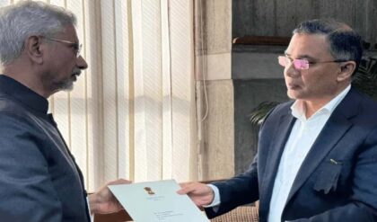 মোদী থাকছেন না? তারেক রহমানের রাজকীয় শপথে দিল্লির প্রতিনিধি হয়ে ঢাকা আসছেন জয়শঙ্কর!