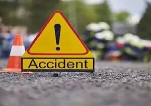 বটগাছে ধাক্কা লেগে তিন টুকরো গাড়ি! আলিপুরদুয়ারে ভয়াবহ দুর্ঘটনায় মৃত ৩ বন্ধু, আশঙ্কাজনক ১