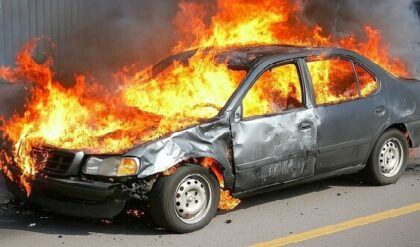 মৃত্যুফাঁদ চলন্ত গাড়ি! এক লাফে জীবন বাঁচালেন চিকিৎসক দম্পতি, চোখের সামনেই ছাই কোটি টাকার বিলাসিতা