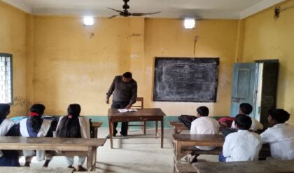 বুনিয়াদপুর পুরসভায় চরম ডামাডোল! ৪ মাস ধরে বেতনহীন মাধ্যমিক শিক্ষা কেন্দ্রের শিক্ষকরা, তুঙ্গে বিক্ষোভ