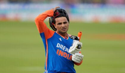 ১ নম্বর ব্যাটারের এ কী দশা! ৬ ম্যাচে ৪টি ‘ডাক’, বিশ্বকাপেই কি অস্তমিত অভিষেক-সূর্য?