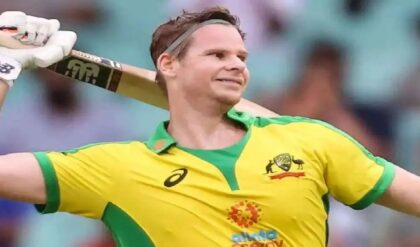 বিশ্বকাপে অজিদের মাস্টারস্ট্রোক! শ্রীলঙ্কার বিরুদ্ধে ‘ডু অর ডাই’ ম্যাচের আগে স্কোয়াডে স্টিভ স্মিথ