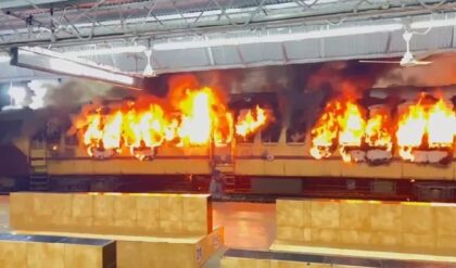 কাটোয়া স্টেশনে ট্রেনে আগুন: নাশকতার ছক না দুর্ঘটনা? উত্তর খুঁজতে প্ল্যাটফর্মে ফরেনসিক টিম