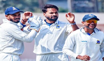 শামি-মুকেশ ঝড়ে লন্ডভন্ড পরশরা! রঞ্জি সেমিফাইনালে চালকের আসনে বাংলা, স্বস্তিতে লক্ষ্মীরতন শুক্ল